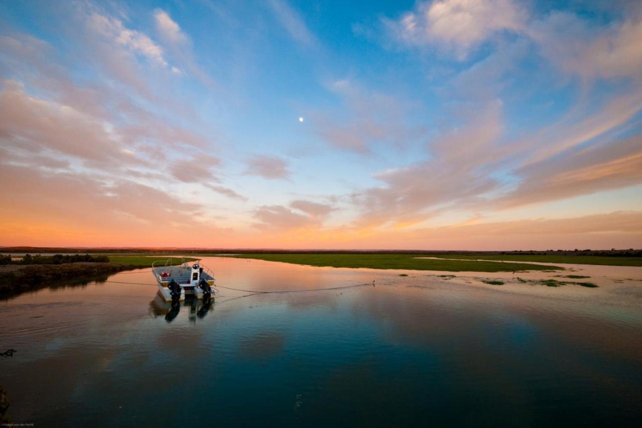 Bahia Bustamante Lodge Экстерьер фото
